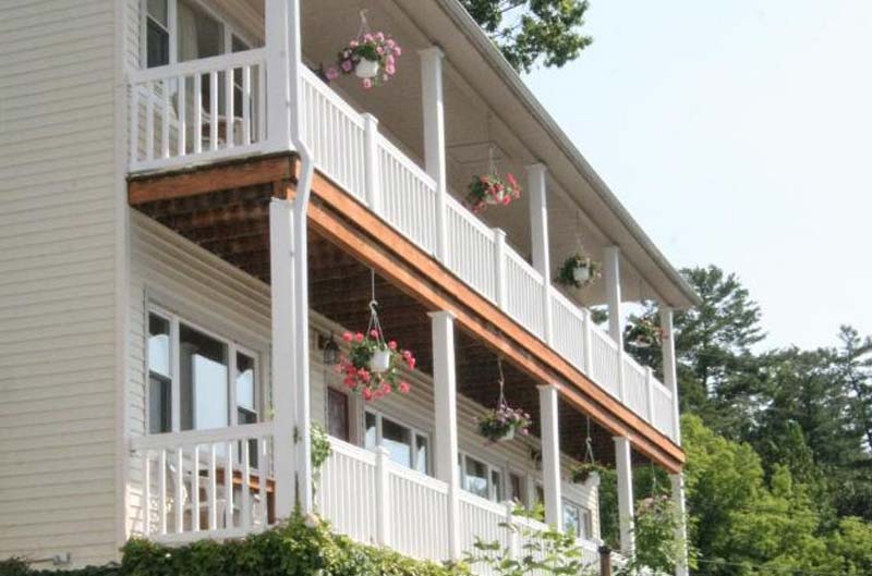 2 story balcony